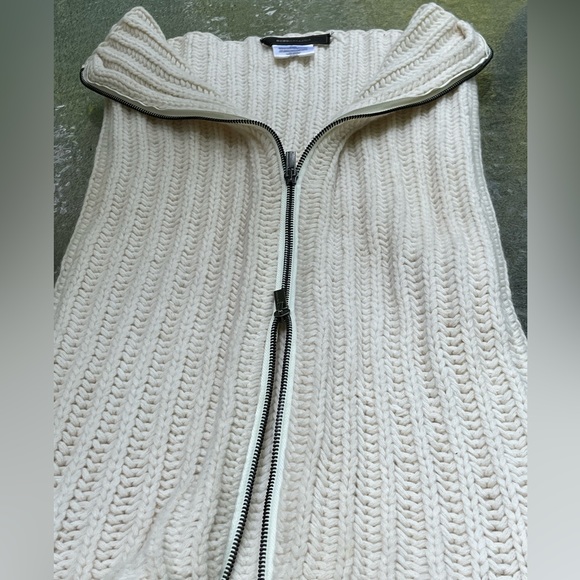 BCBG Maxazria Zipper Scarf 100% merino wool. It measures 26 inches long. - Picture 4 of 6